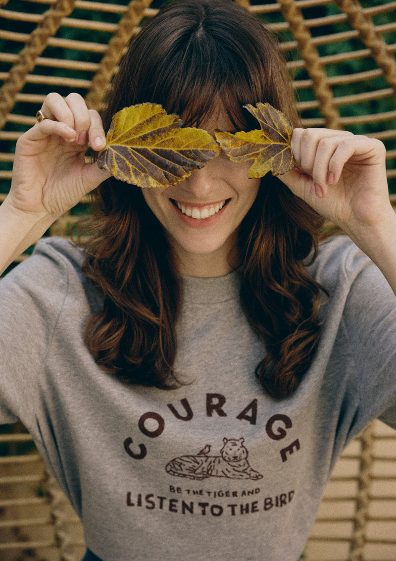 COURAGE. FAIT MAIN GIRL T SHIRT IN CHOCOLATE PRINT