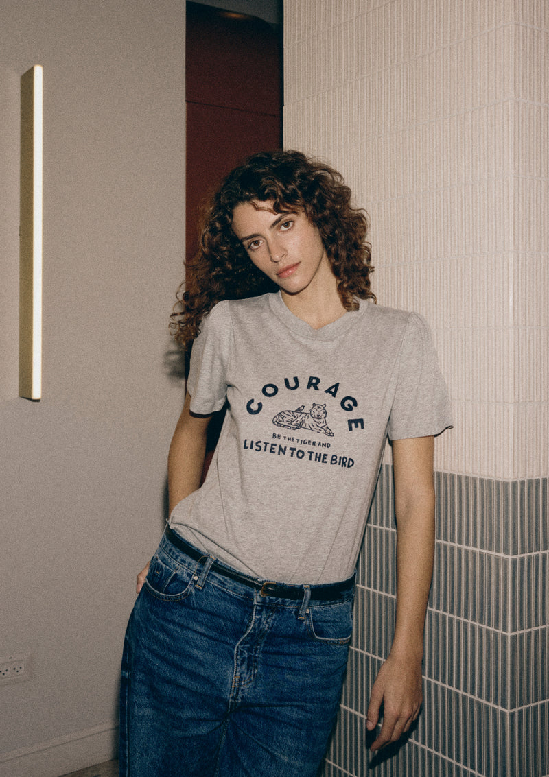 COURAGE. FAIT MAIN T SHIRT IN LIGHT GREY