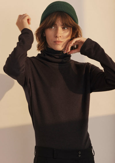 THE KISS IN NIGHT BLUE