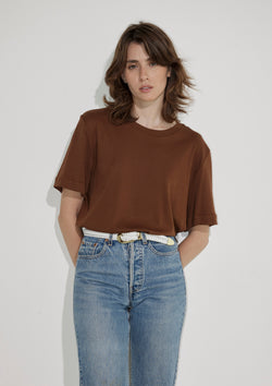 IT'S A FEELING T SHIRT IN BERRY BROWN