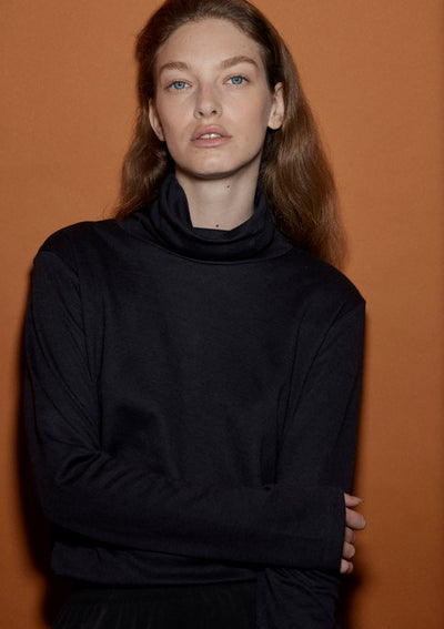 THE KISS IN NIGHT BLUE