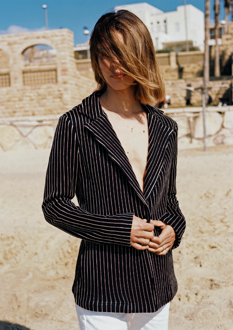 SOFT ON TOP BLAZER IN BLACK STRIPES