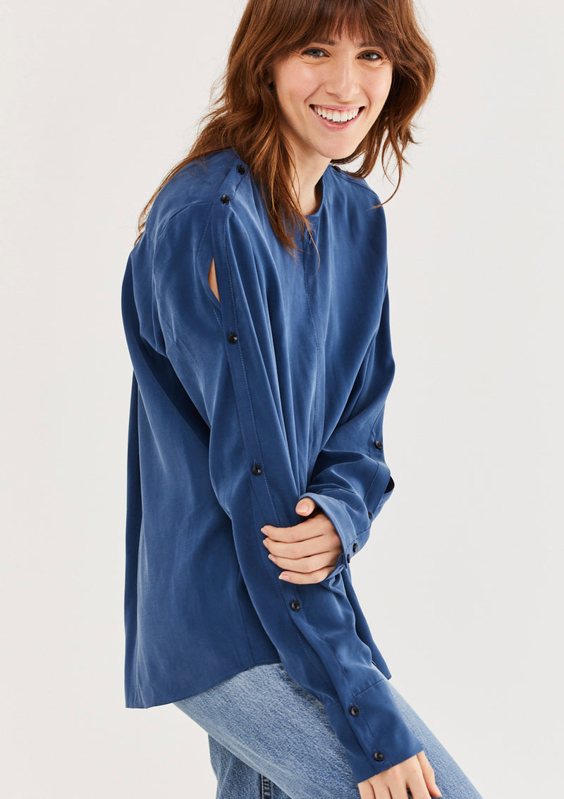 UNFOLD BLOUSE IN BLUE