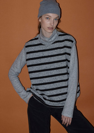 HEAR THE WIND VEST IN BLACK STRIPES